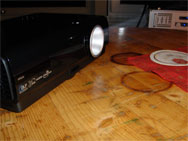 Und noch ein Geschenk: Ein neuer Beamer für die Löschgruppe, damit die Ausbildungsinhalte noch besser vermittelt werden können.