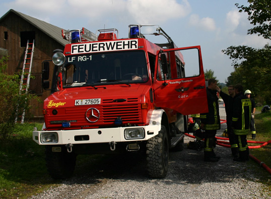 Watfähiges Löschfahrzeug der Löschgruppe Roggendorf bei einer Übung. Quelle: Feuerwehr Köln
